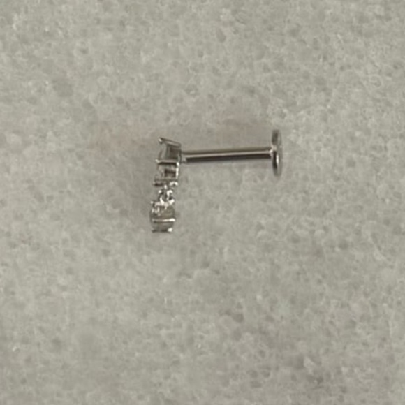 Sterling Silver Crystal Dangle Cartilage Earring
Brand New - Picture 4 of 4